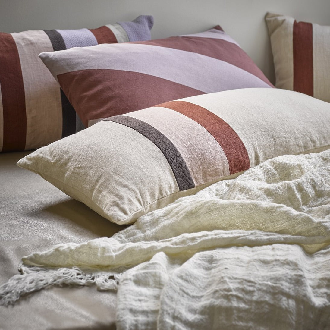 Linen striped lumbar pillow - Image 3